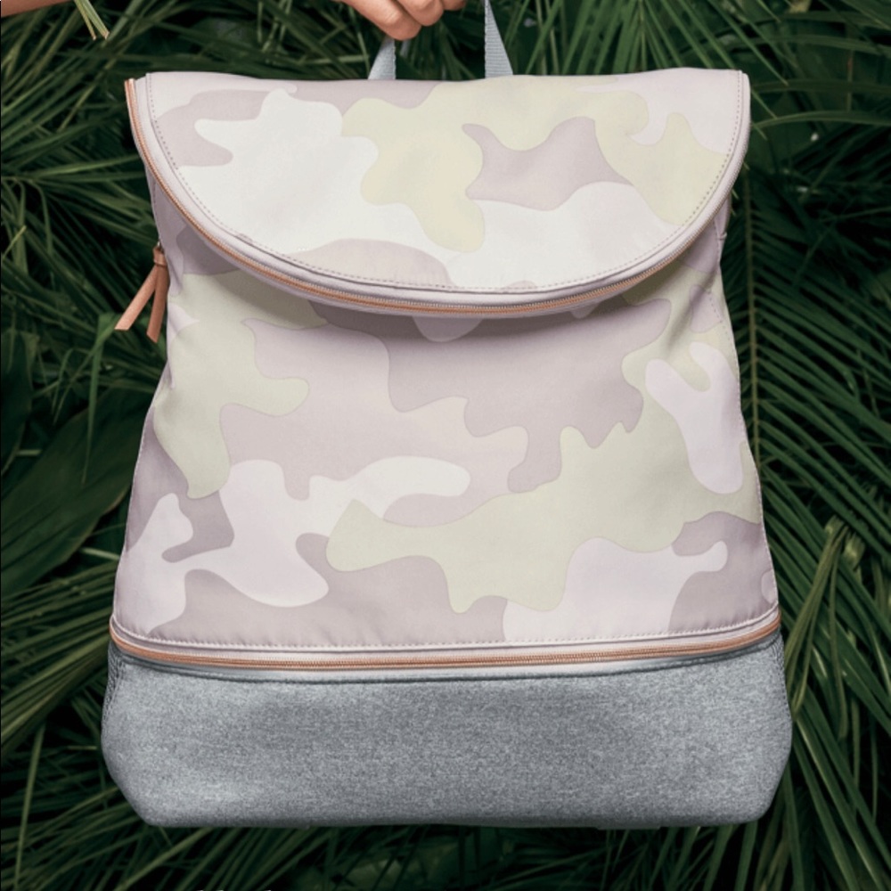 Stella & Dot Camo crush it bag